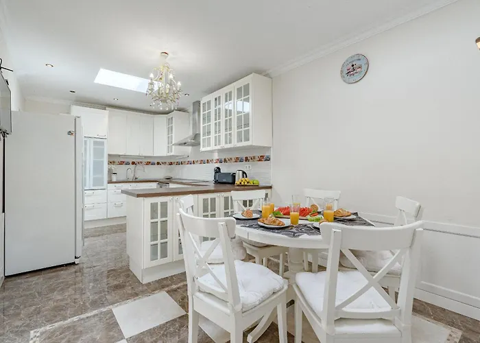 Con Piscina En Madronal Fanabe,